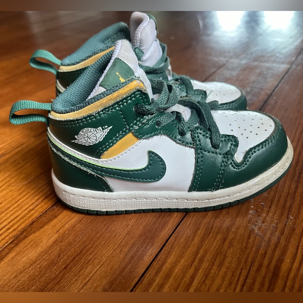 Jordan 1 Mid Sonics